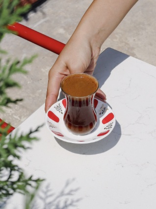 İnce belli bardakta çay